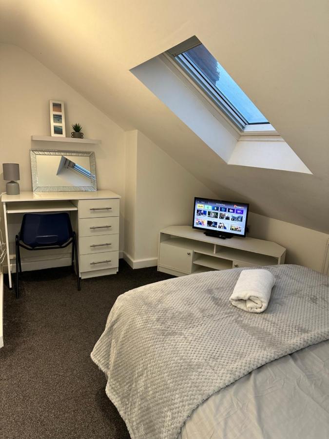 Lovely Town House Room 5 コヴェントリー エクステリア 写真